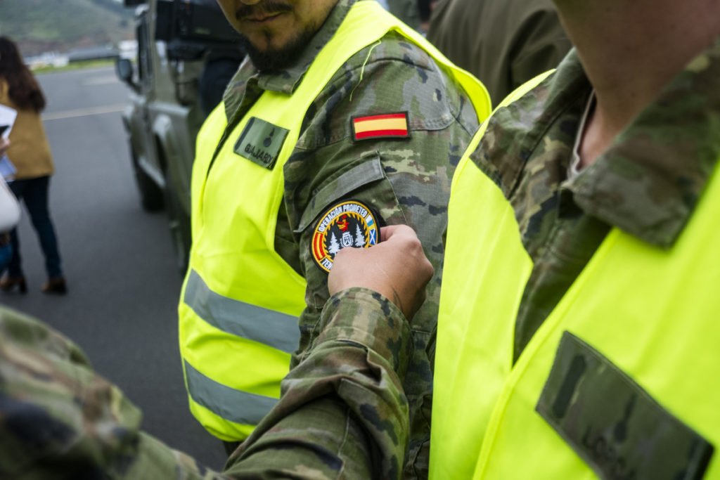 El Ejército despliega en Tenerife 920 patrullas y dos helicópteros contra los incendios