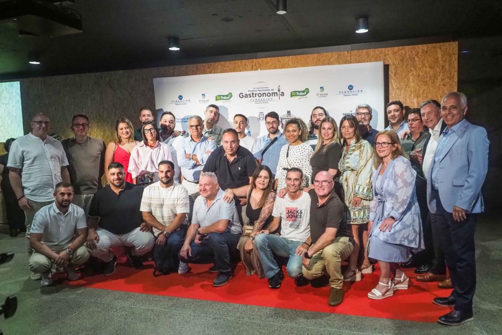 Tu Trébol guests alongside José Ignacio Hernández (right).