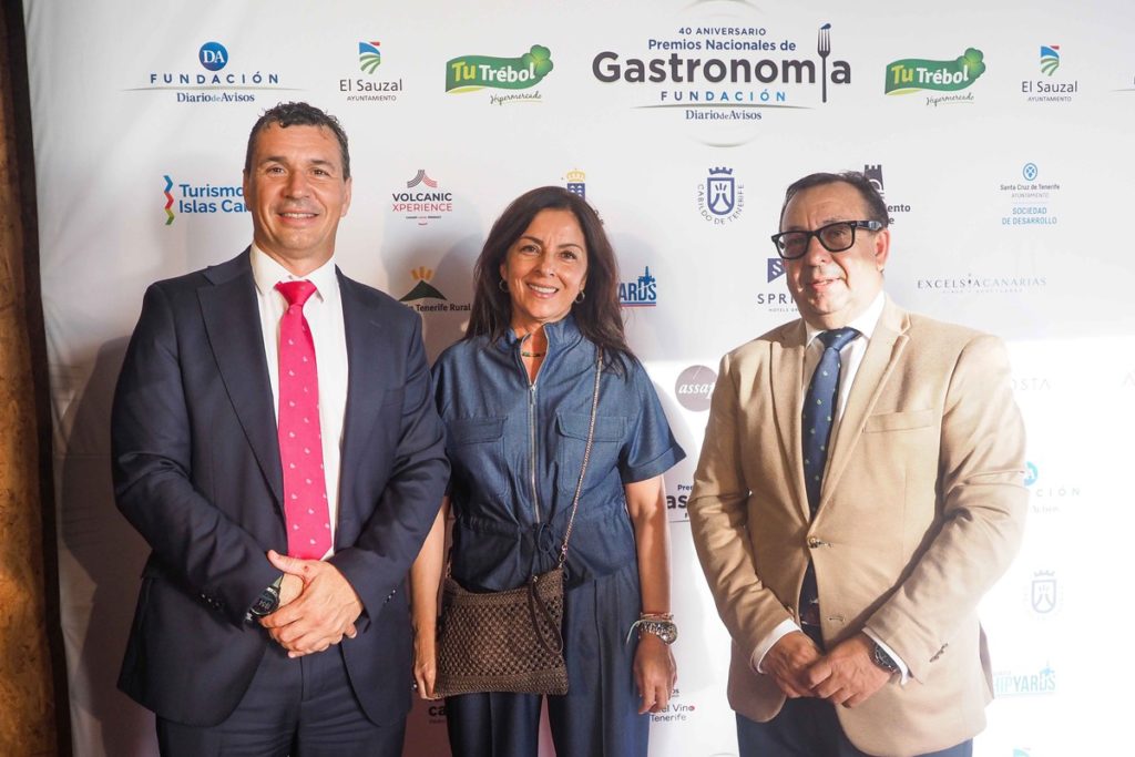 Luis Alberto Díaz, Ana Barrera and José Manuel Garrido (Cajasiete).