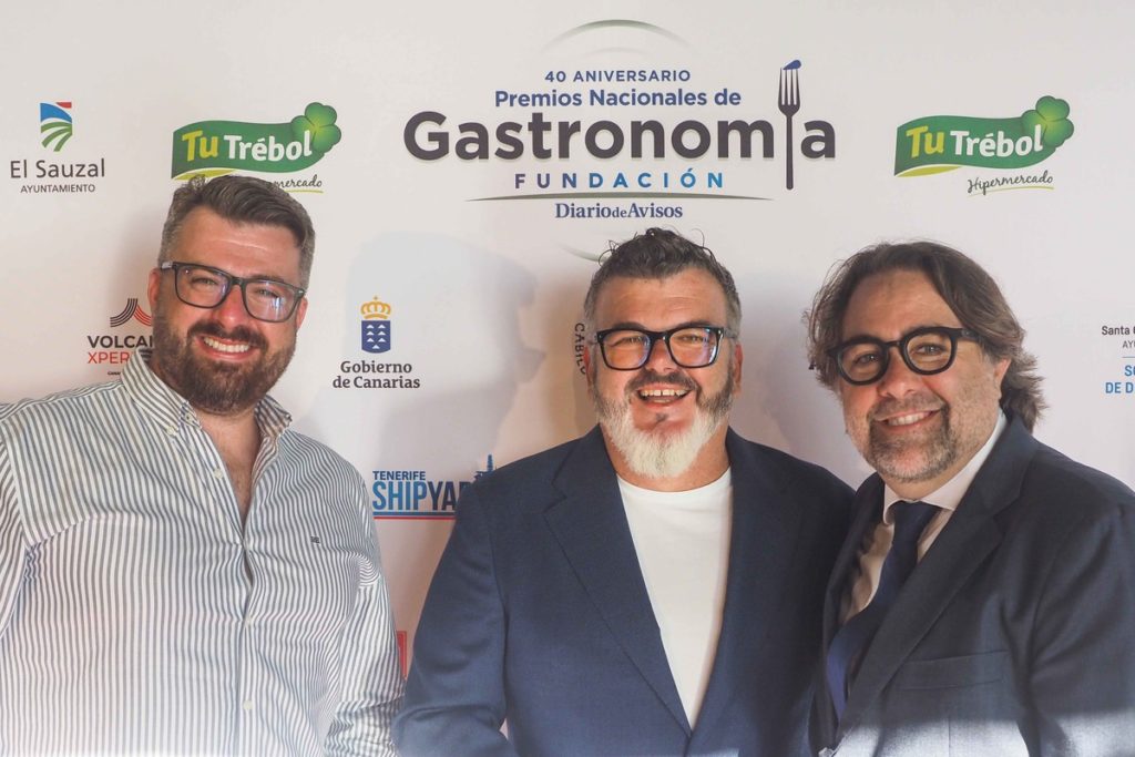 Alexis Amaya and Eduardo Calero (Dormitorum), with Juan Ignacio Rodríguez (DA). Sergio Méndez