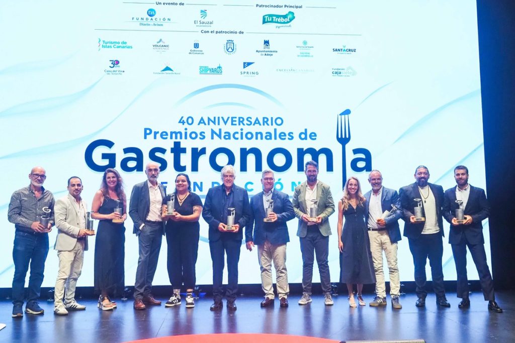 Foto de familia de los galardonados en la 40 Edición de los Premios Nacionales de Gastronomía DIARIO DE AVISOS. Sergio Méndez
