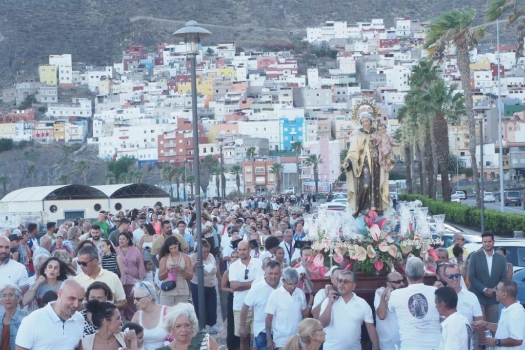 Valleseco embarca a su Virgen del Carmen
