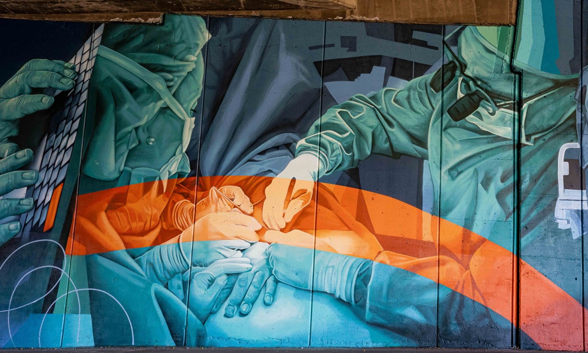 El Ayuntamiento de La Laguna homenajea a todo el personal del HUC con un emotivo mural