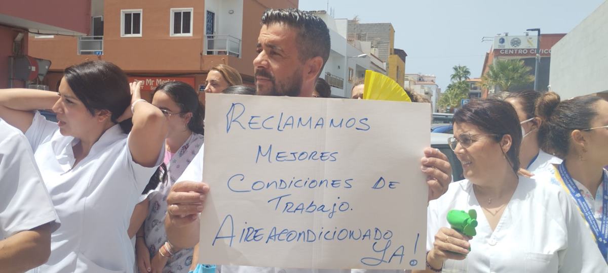 Personal médico de un centro de salud de Tenerife, sin aire acondicionado en las consultas: "Esto es un horno"