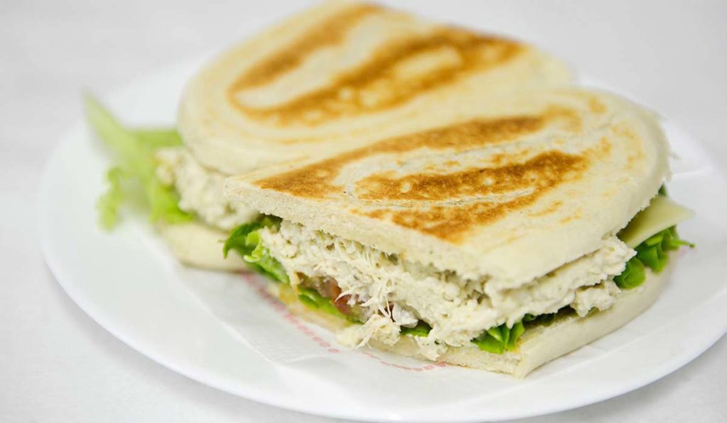 Prende fuego a una cafetería por no ponerle mayonesa a su bocadillo