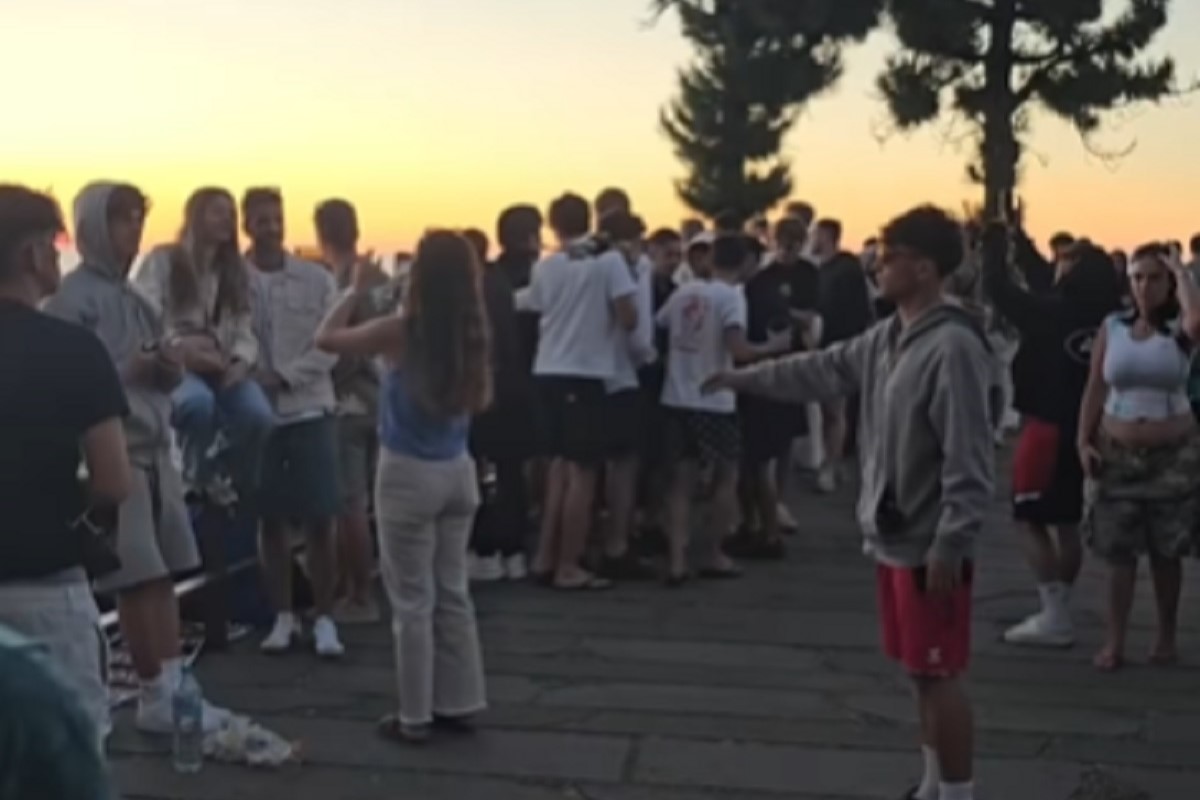 Masificación en el mirador de Chipeque, en Tenerife. TikTok