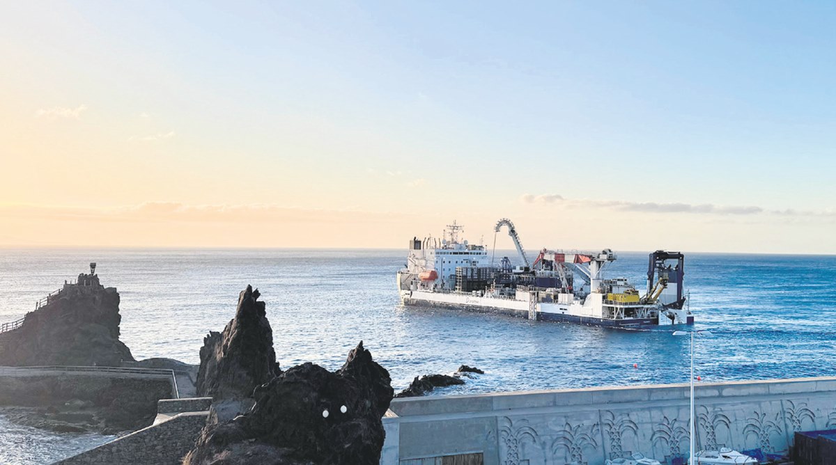 Comienza la instalación del cable submarino hacia Tenerife