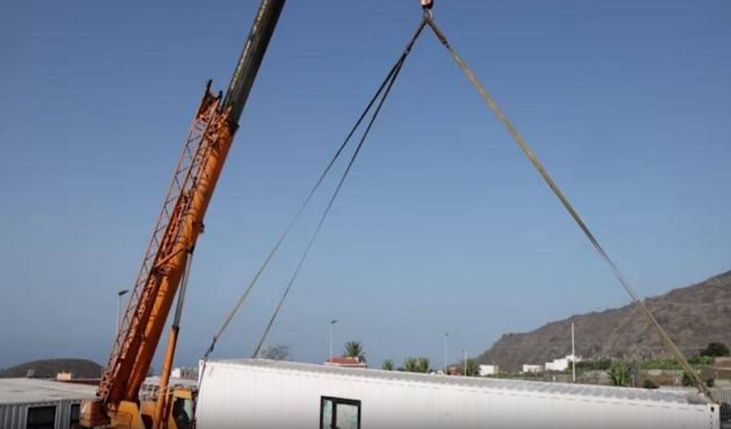 Empiezan retirar las primeras casas contenedor en Los Llanos de Aridane