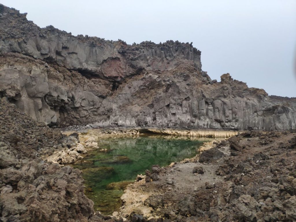 Un hombre en estado crítico tras ahogarse en unos charcos de Canarias