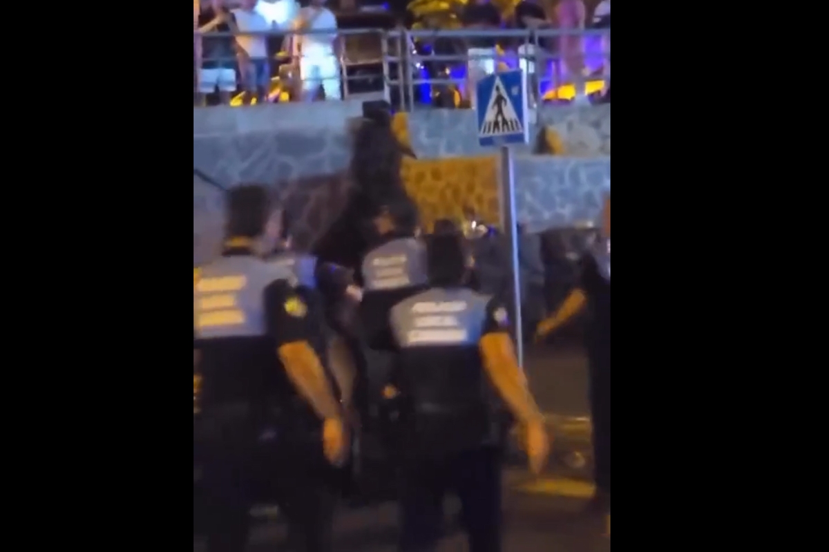Reducen con una pistola eléctrica a un hombre "muy agresivo" en Las Verónicas