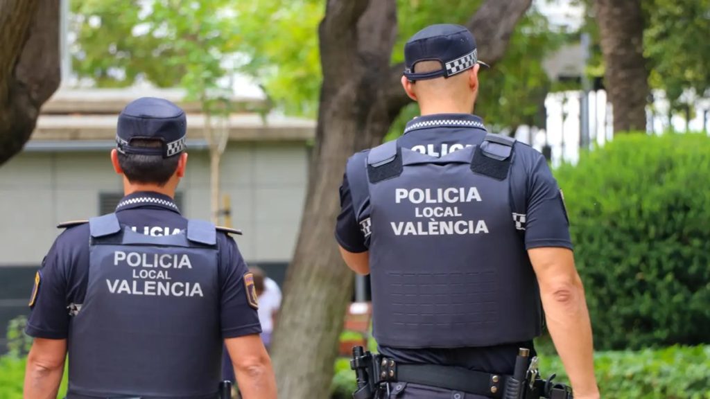 Detenidos dos okupas por intentar apuñalar a un albañil; uno muerde en una mano a un policía
