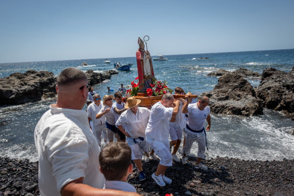 Los Abrigos ensalza su esencia marinera con la Romería Barquera