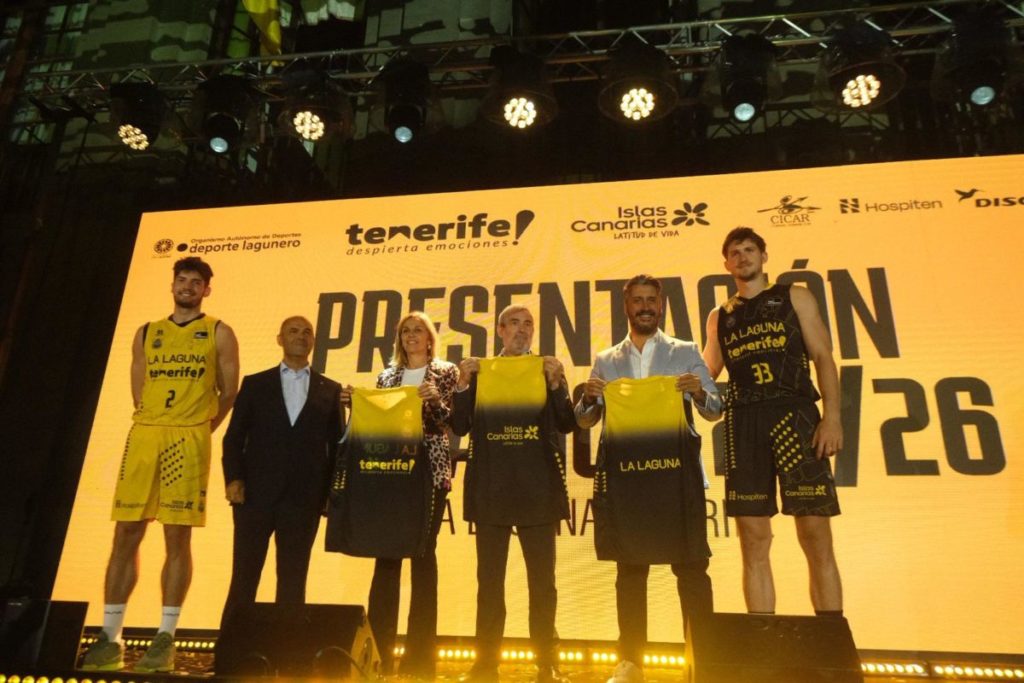 La Laguna Tenerife, fiel a su historia en su nueva camiseta. Fran Pallero
