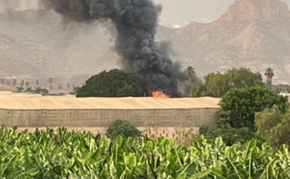 Incendio en una nave agrícola en el sur de Tenerife