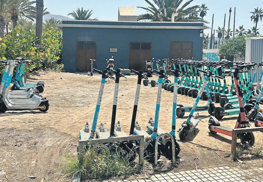 PSOE de Arona Criticises Local Government for Inadequate Measures on Electric Scooter Safety