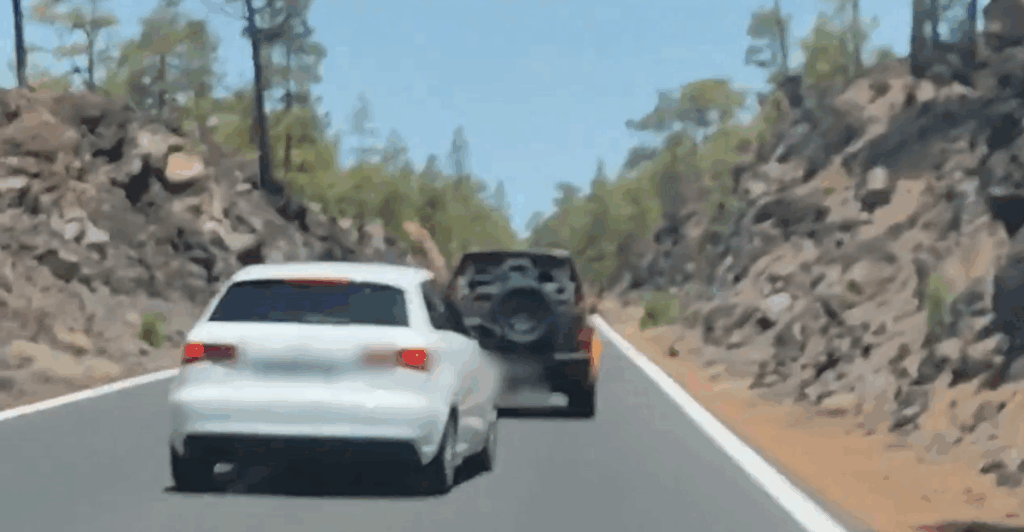 Adelantamiento temerario para subir al Teide. Vía Twitter