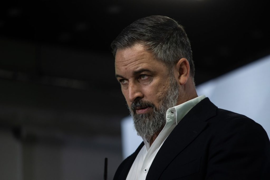 Más de 200 personas y 26 colectivos llevan a Abascal ante la Fiscalía por pedir el hundimiento del Open Arms