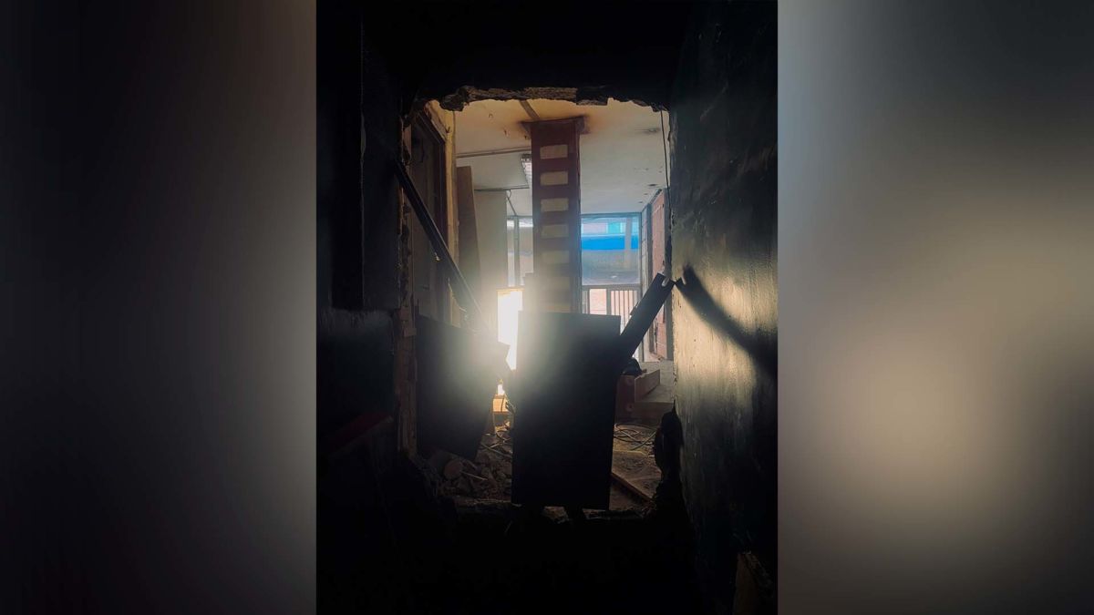Demuelen una pared de un bar en Canarias para apropiarse por la fuerza de varios metros del local