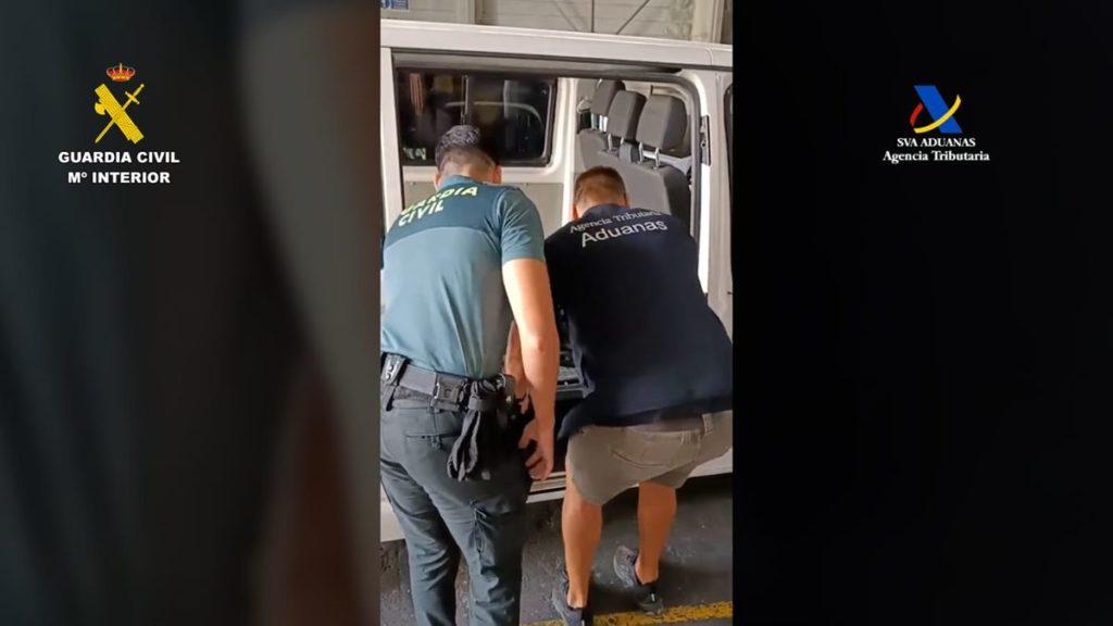 Se baja de un barco en Tenerife y acaba detenido: sus nervios lo delataron ante la Guardia Civil