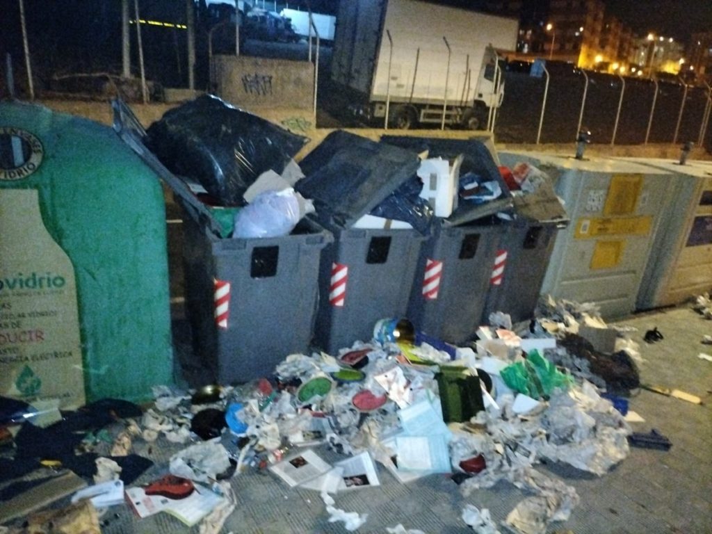 Un hombre armado con una barra de hierro causa alarma en Santa Cruz