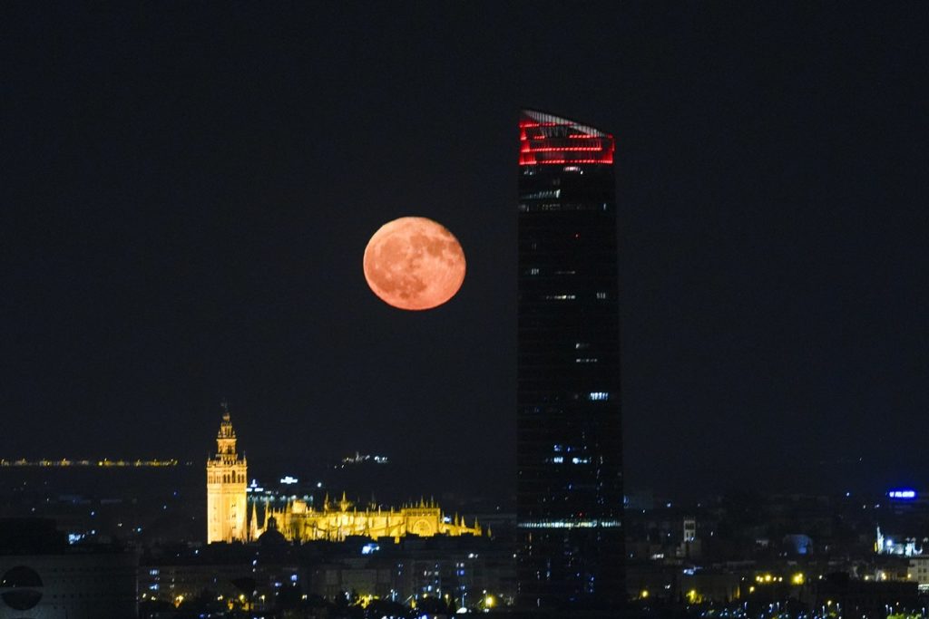 La Aemet trae malas noticias en relación al eclipse lunar total de mañana