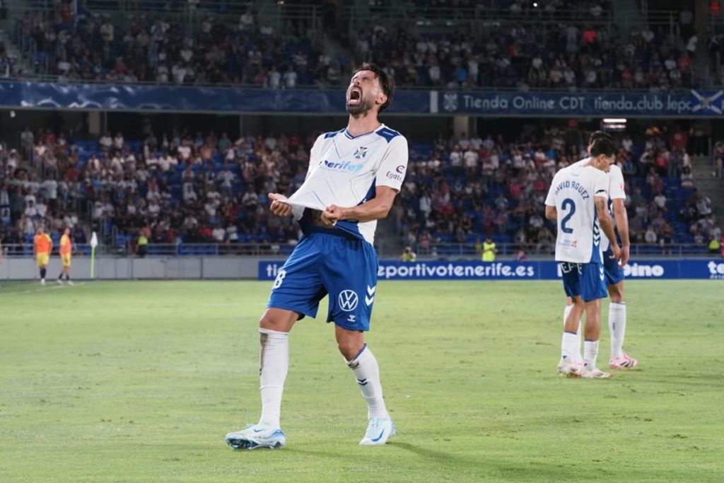El CD Tenerife golea el Mérida en su regreso al Heliodoro (3-0)