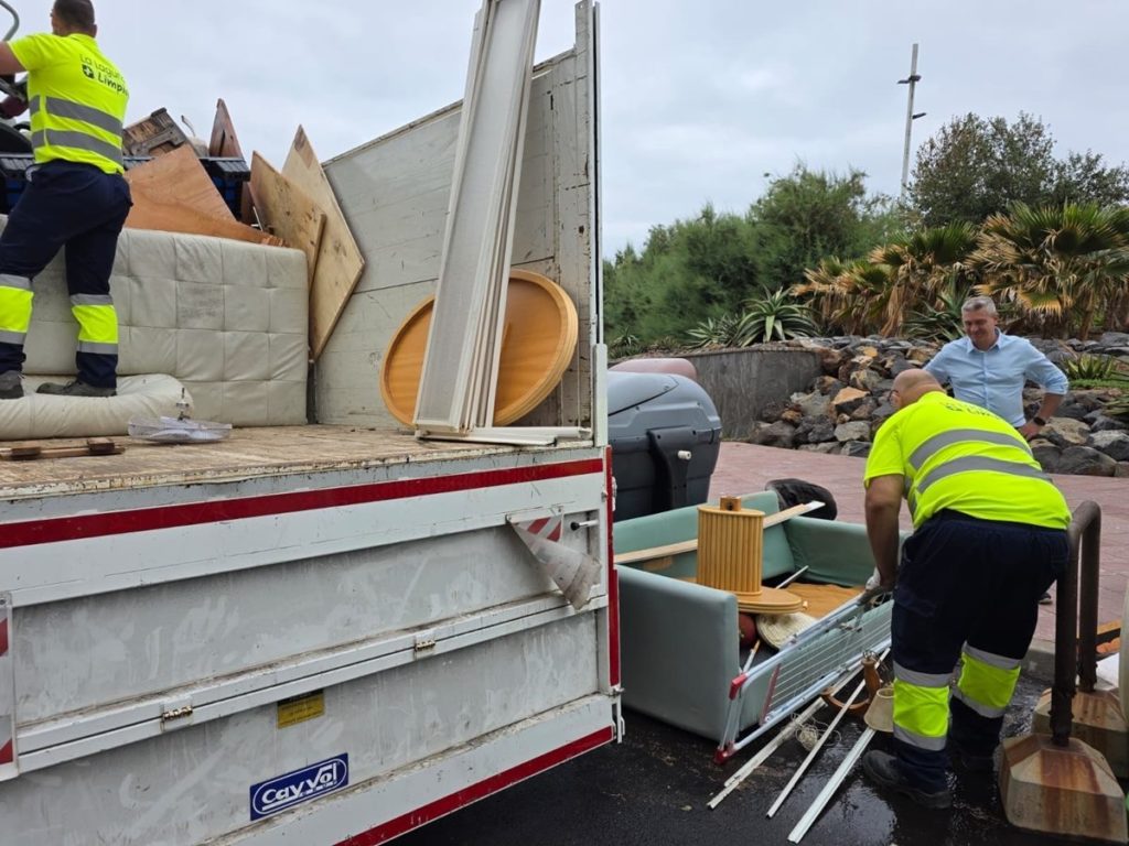 Neveras, tazas de váter o motores: los enseres encontrados en La Laguna y por los que 20 personas serán sancionadas