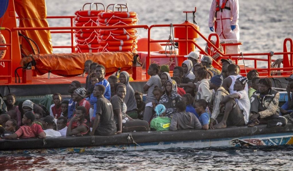 Decenas de migrantes rescatados cerca de El Hierro, Canarias. Archivo EP