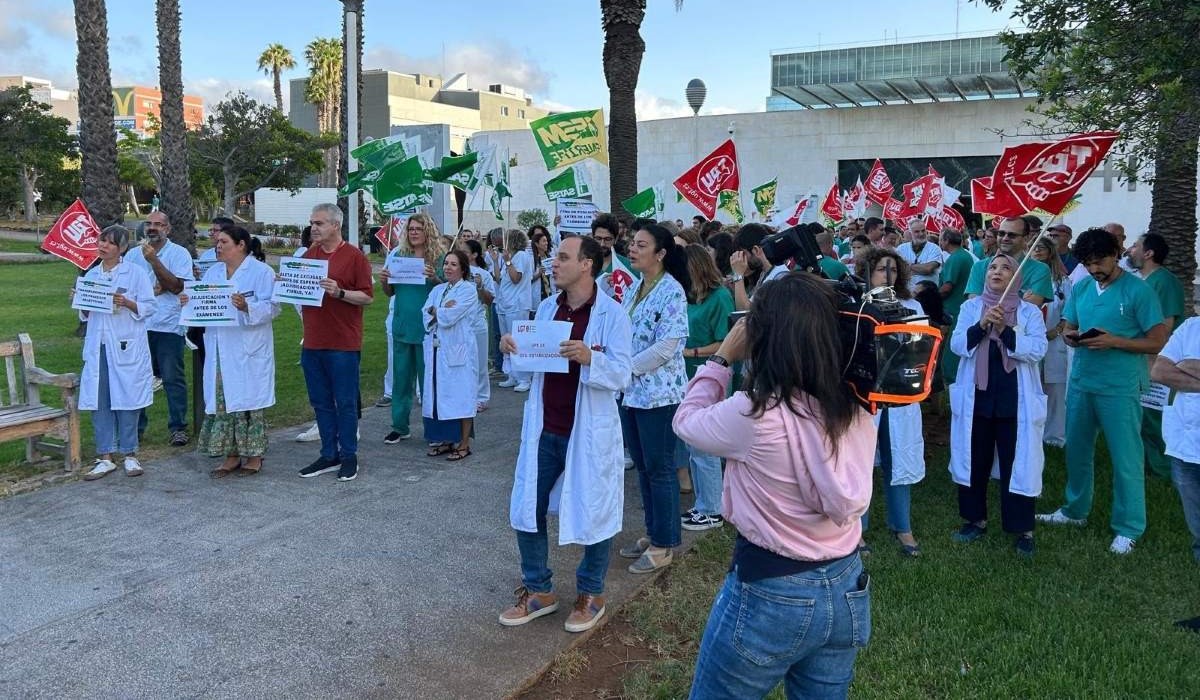 Los médicos de Canarias lanzan un ultimátum al Gobierno: huelga y tribunales si no actúa antes de las 15 horas