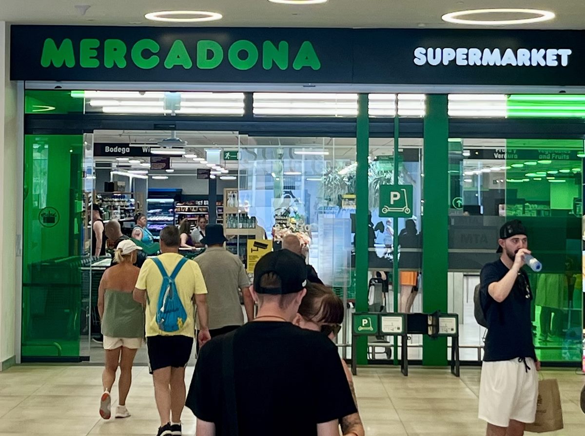 Ya en marcha el horario de Mercadona de verano en 320 supermercados: lo que debes tener en cuenta