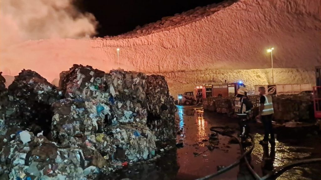 El incendio en el PIRS, controlado: los recursos trabajarán toda la noche