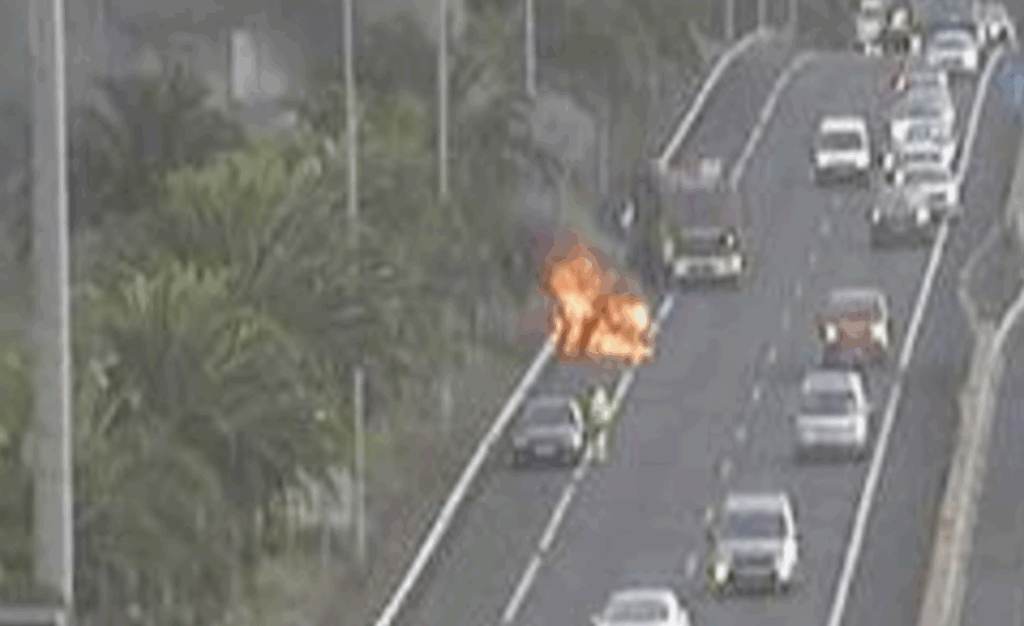 Alarma por el incendio de un vehículo en plena TF-5