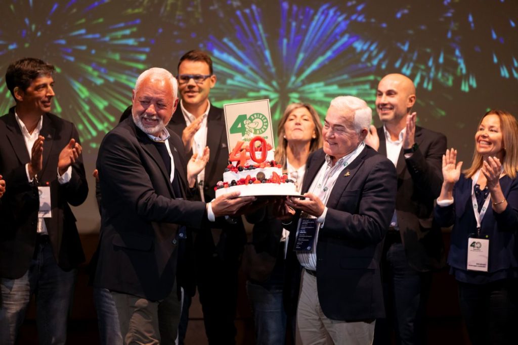 HiperDino celebra su 40º Aniversario con la mayor entrega de premios de la historia entre su clientela