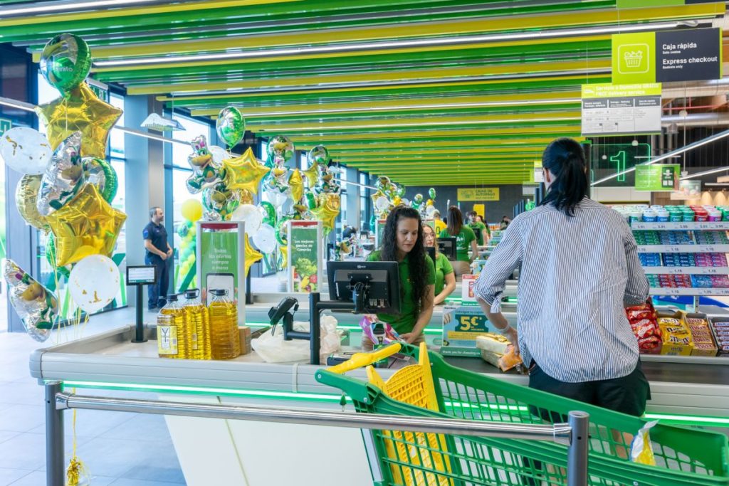 HiperDino celebra su 40º Aniversario con la mayor entrega de premios de la historia entre su clientela