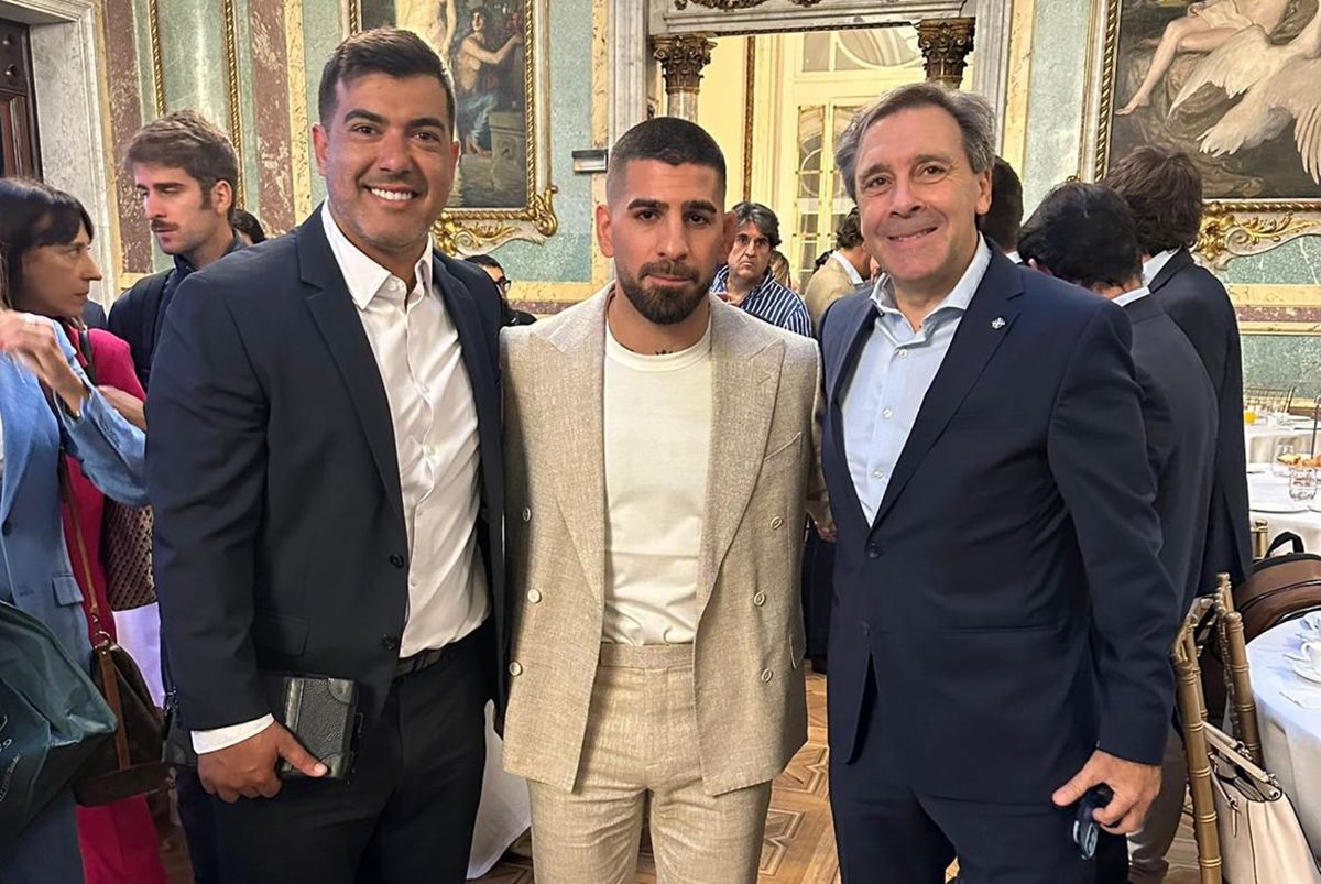 Ilia Topuria 'da el golpe' con el CD Tenerife