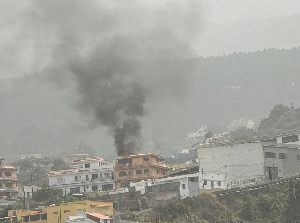 Alertan de un incendio en una casa en Tenerife
