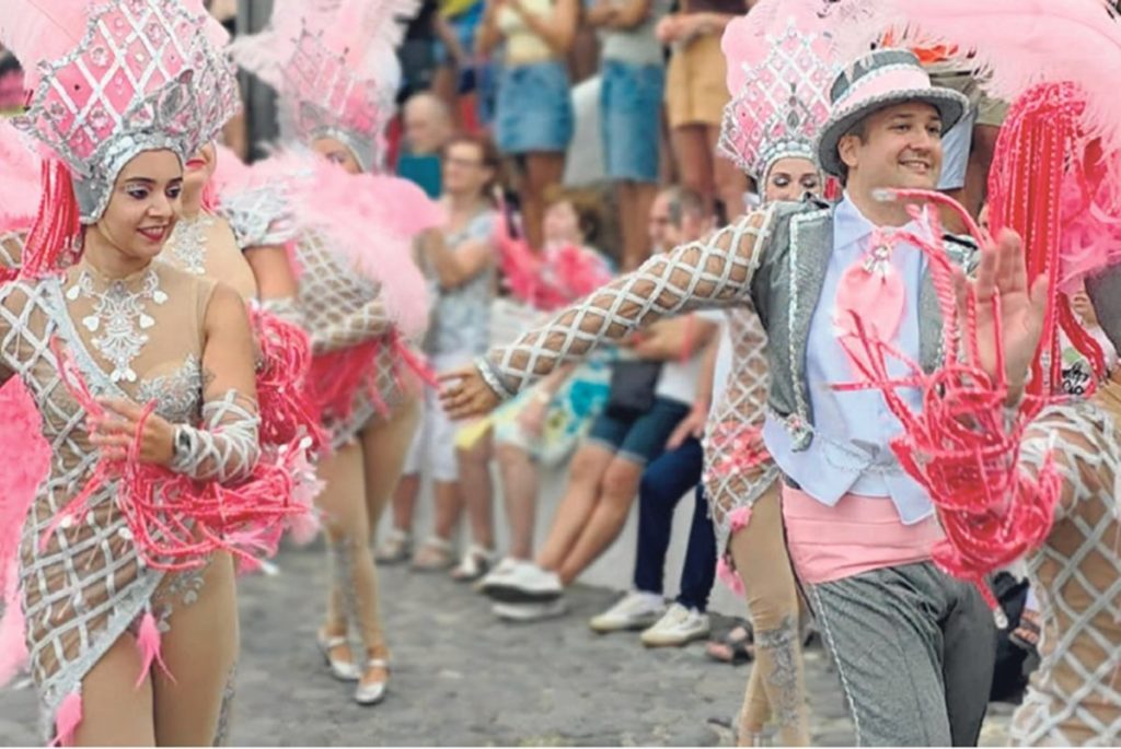 Arte y fiesta se fusionan en el Carnaval de Verano del Puerto de la Cruz