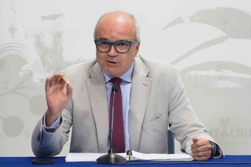 El concejal de Hacienda, José Alberto Díaz Estébanez, ayer en rueda de prensa. Sergio Méndez