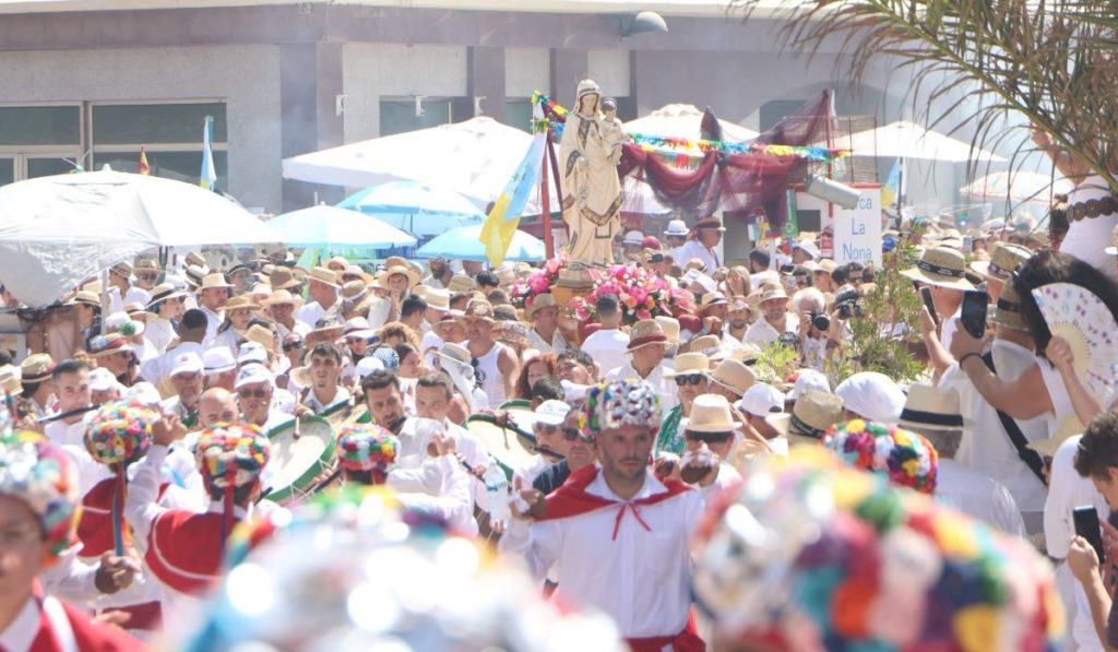 El Médano celebra su Romería Barquera con la asistencia de miles de personas