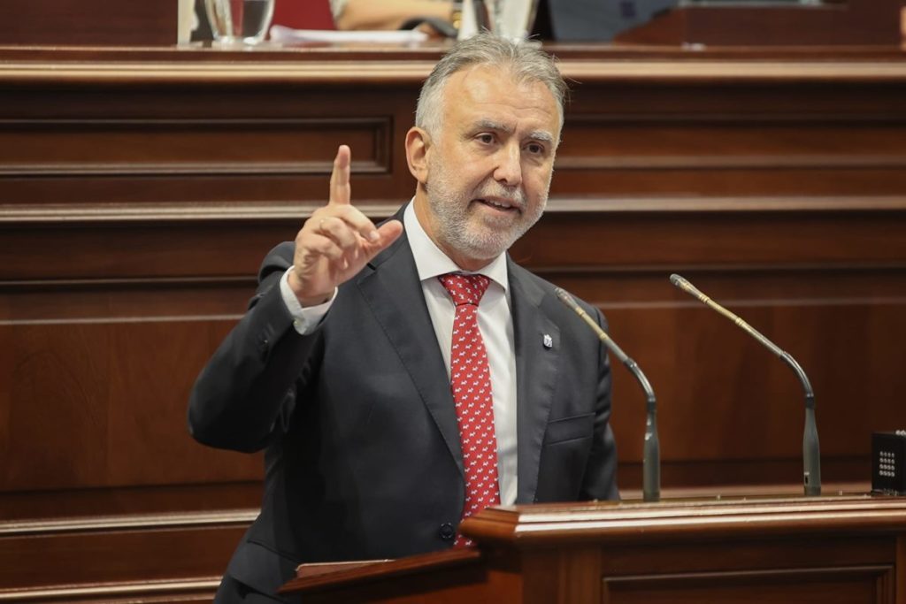 Torres tilda de "hecho histórico" el primer traslado de un menor migrante de Ceuta a la Península