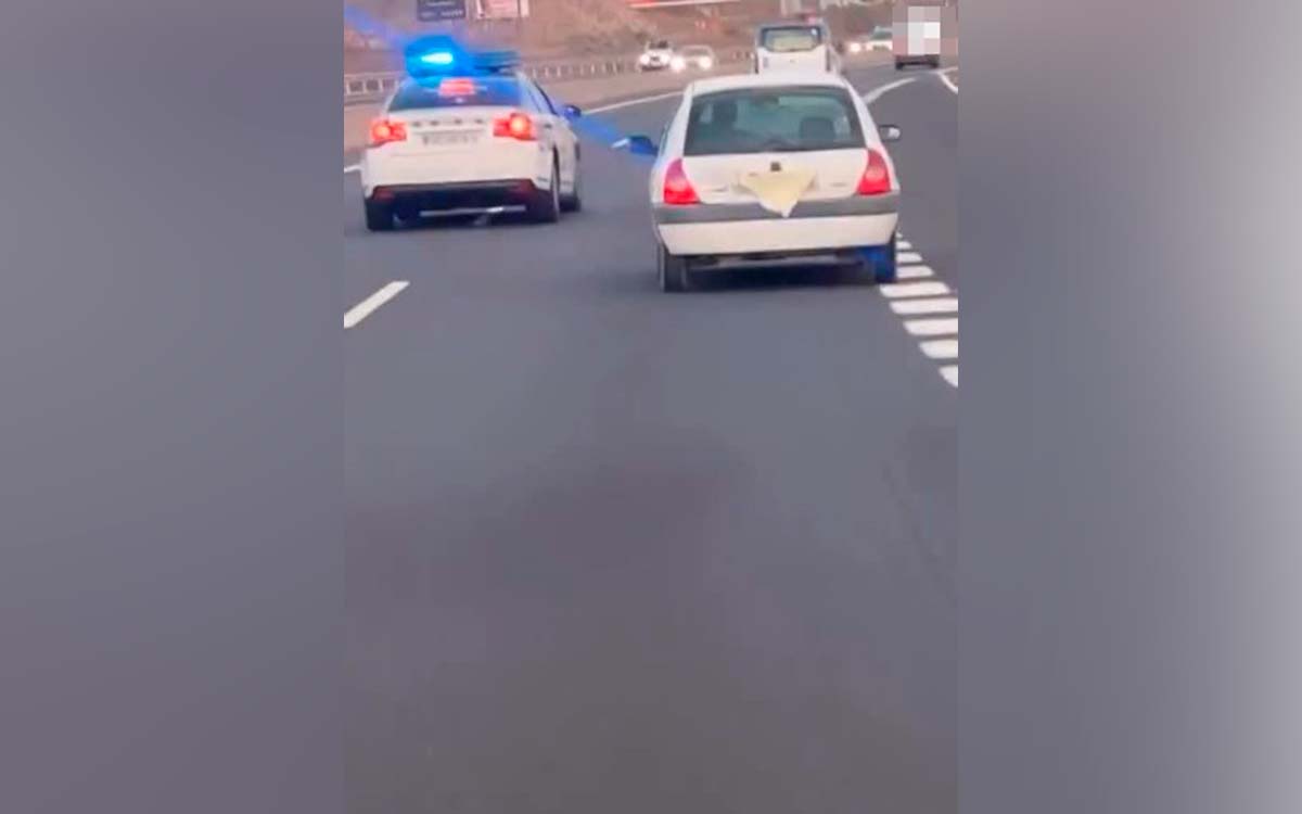 La Guardia Civil lo pilla con un trapo tapando la matrícula en Tenerife