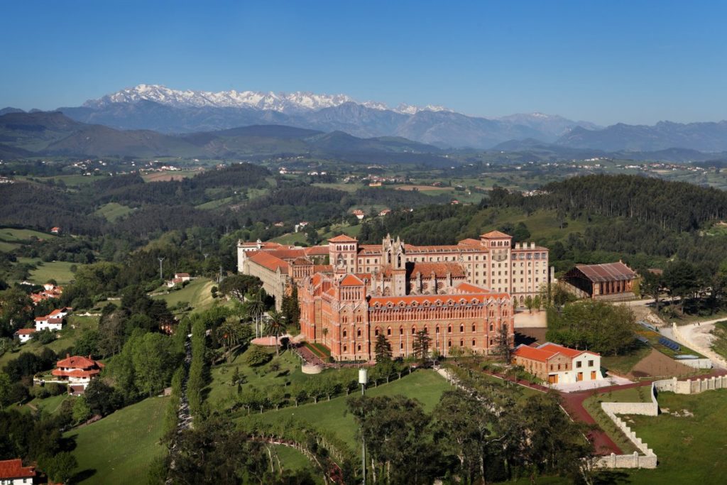 Universidad Pontificia - Turismo Cantabria