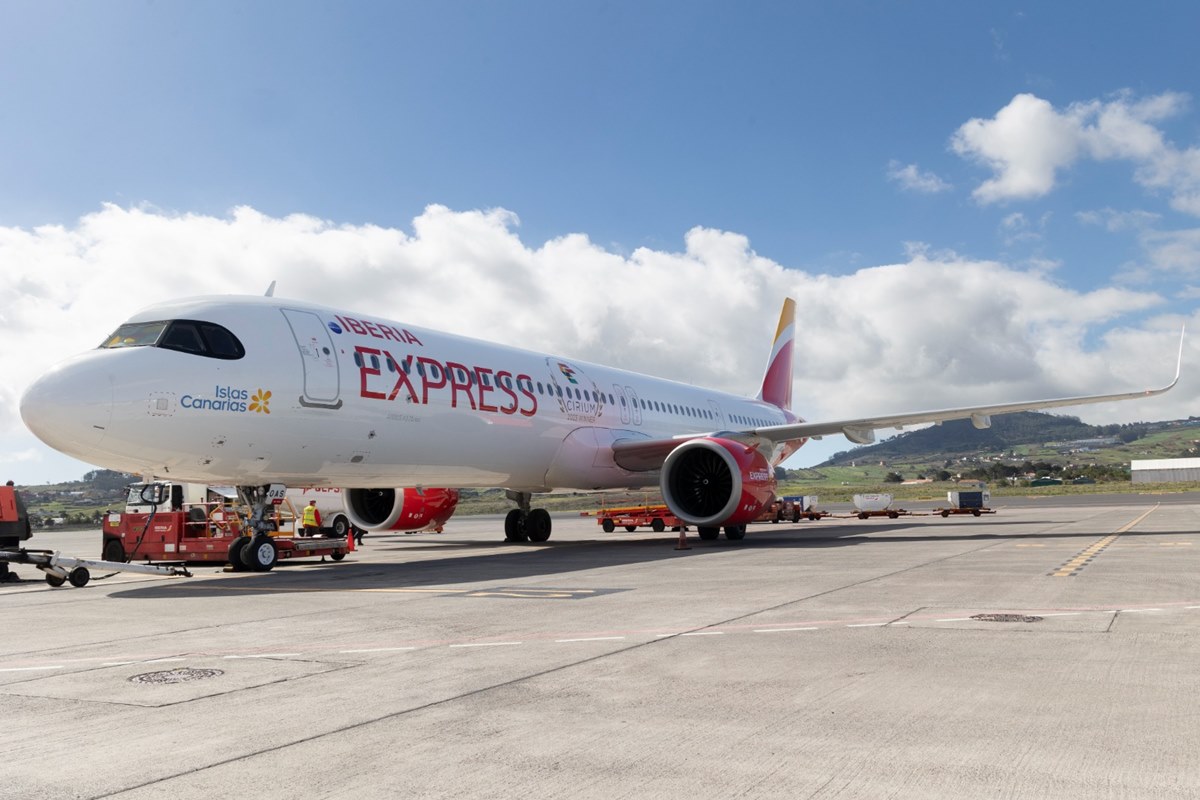 Iberia Express 'responde' al recorte de Ryanair: refuerza su operativa en Canarias con 30.000 plazas adicionales a partir de octubre