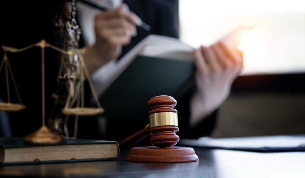 Estafa en Tenerife: cobraba hasta 500 euros por falsos servicios legales en extranjería