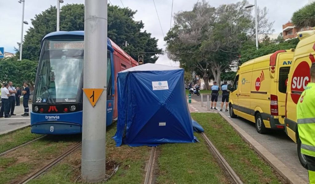 Muere una mujer atropellada por el Tranvía de Tenerife. Policía Local de Santa Cruz