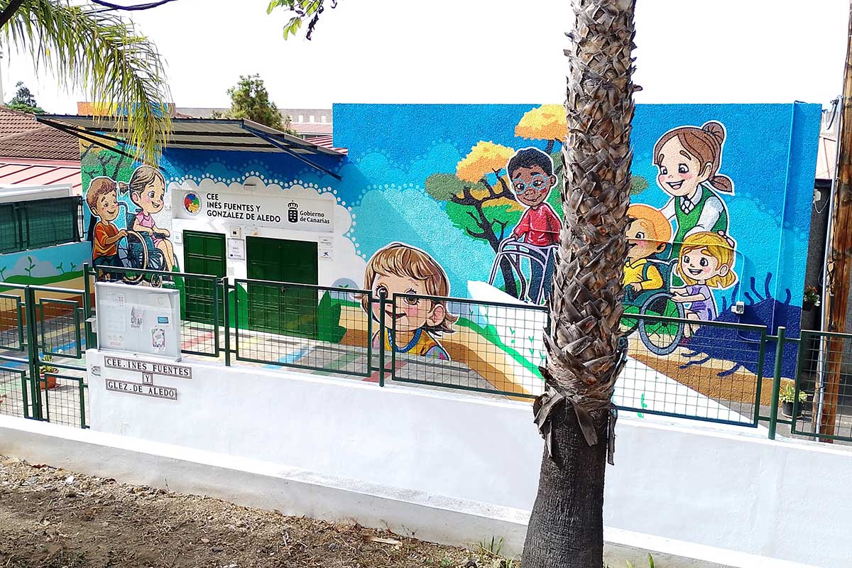 Un mural de RoRo en Tenerife plasma la felicidad de ser diferentes