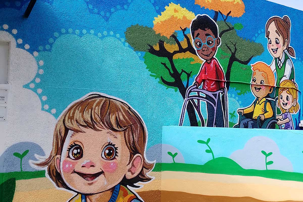 Un mural de RoRo en Tenerife plasma la felicidad de ser diferentes