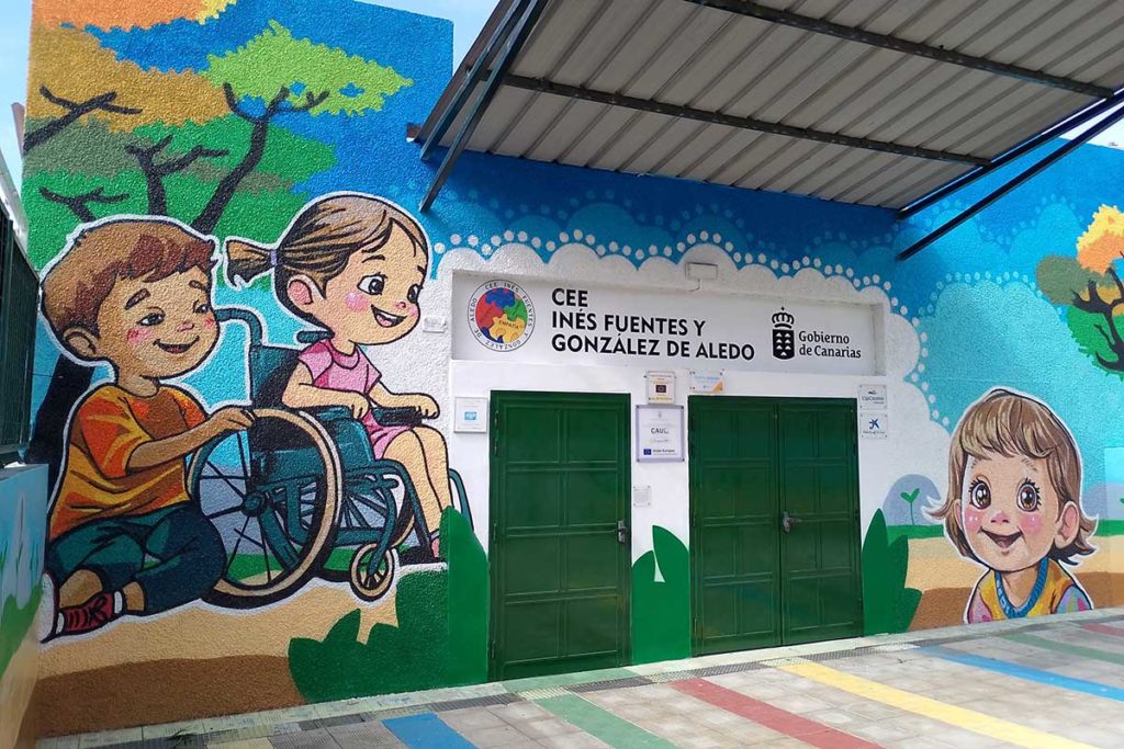 Un mural de RoRo en Tenerife plasma la felicidad de ser diferentes