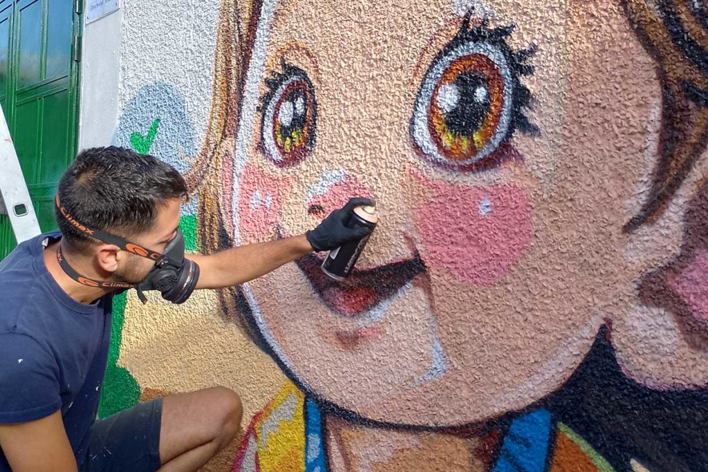 Un mural de RoRo en Tenerife plasma la felicidad de ser diferentes