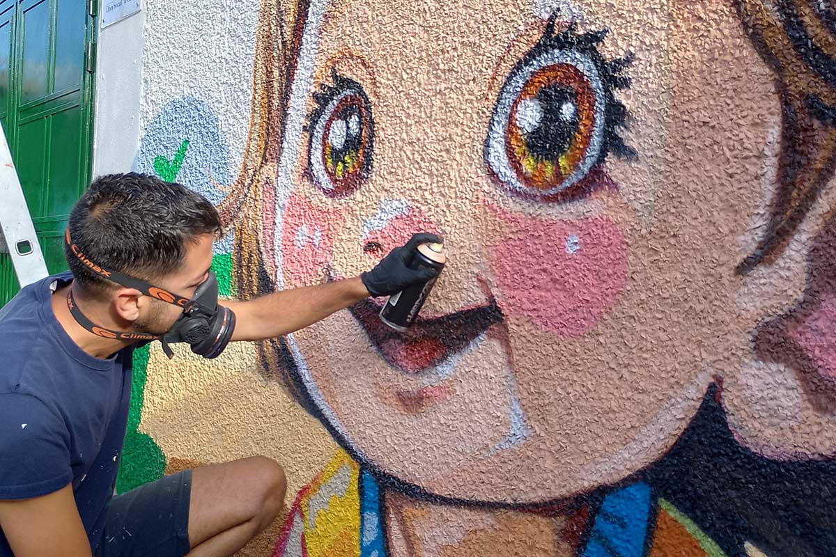 Un mural de RoRo en Tenerife plasma la felicidad de ser diferentes